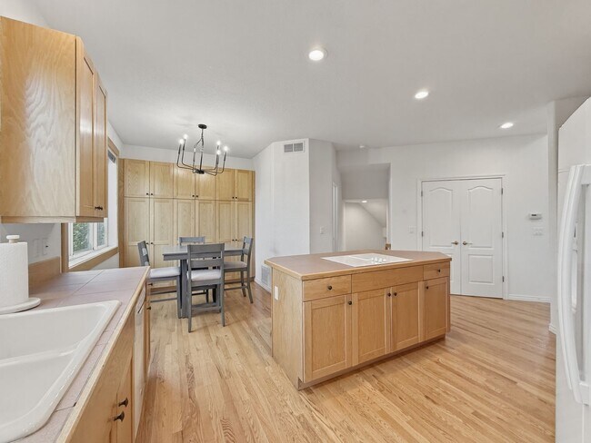 Building Photo - Beautiful East Boulder Home with Flatirons Views | Quiet Cul-de-Sac Living