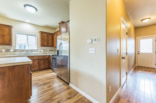 Building Photo - Memorial Day Special!  $500 gift card