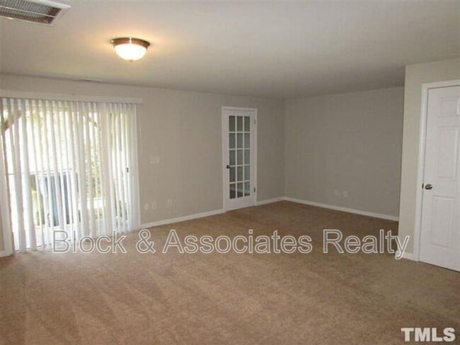 Building Photo - 14411 Hamletville St