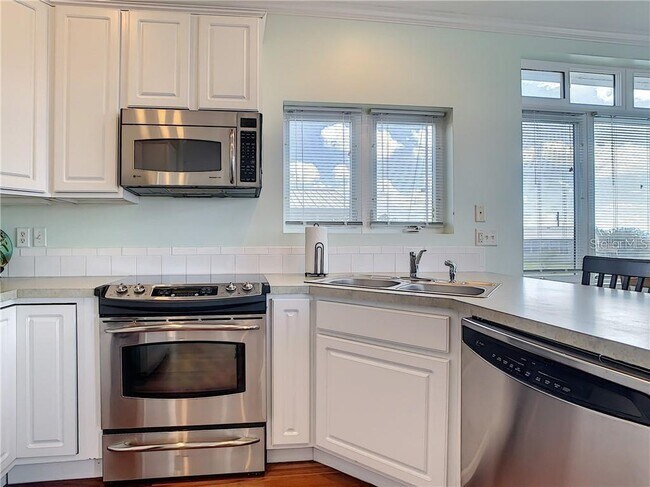Building Photo - 631 Tahiti Ct
