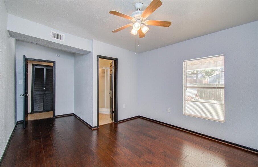 Building Photo - 5319 Bell St