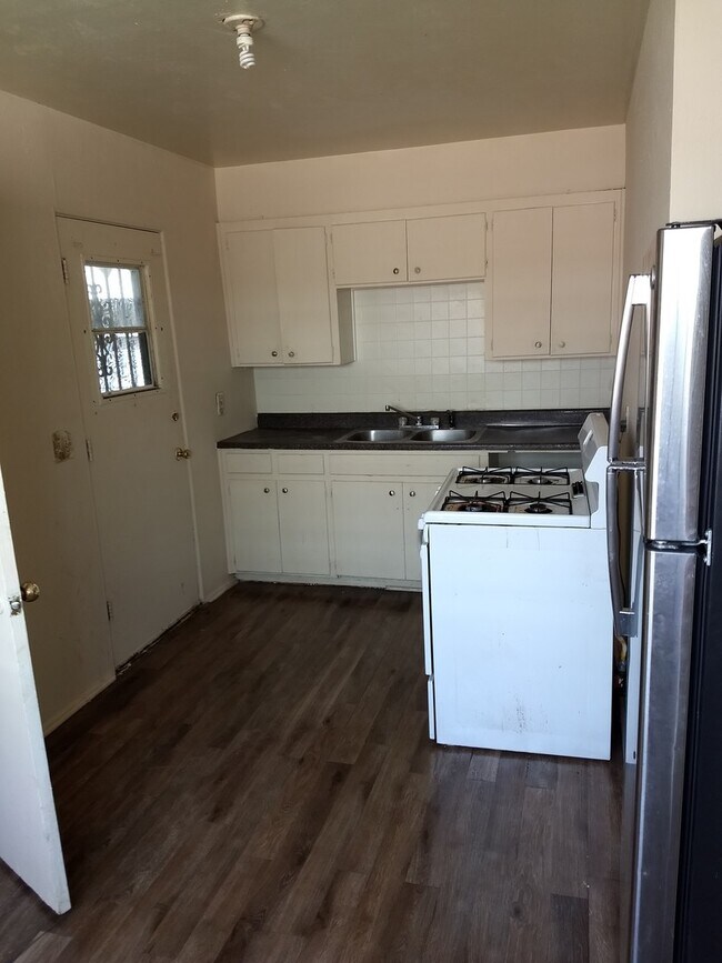 Building Photo - 920 Gardenia St