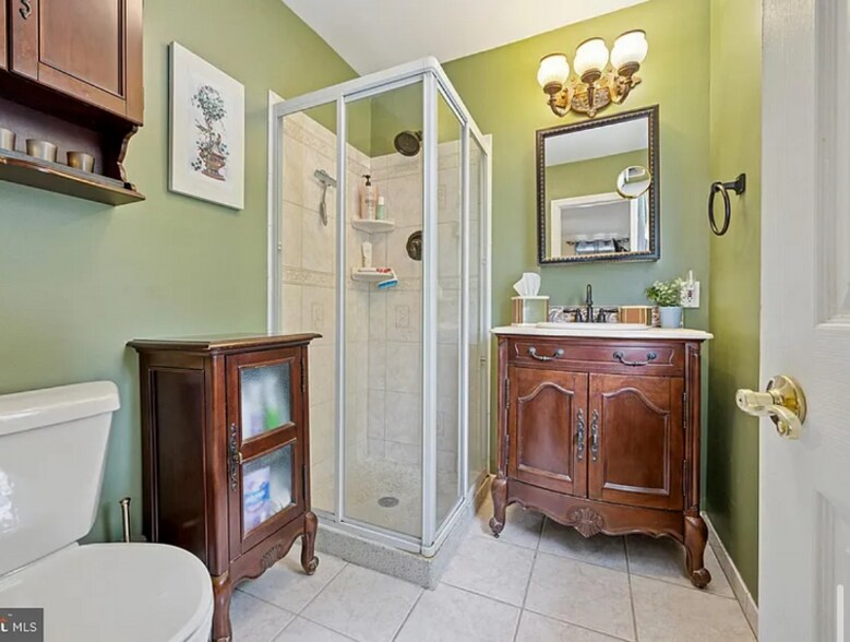 Building Photo - 9813 Ferndale St