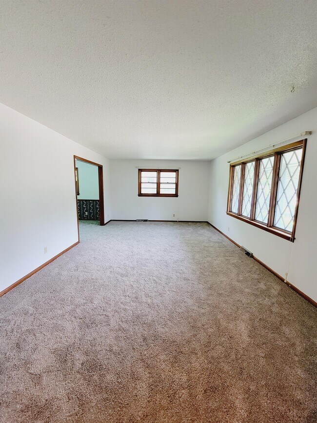 Building Photo - 1044 N Lawrence Ct