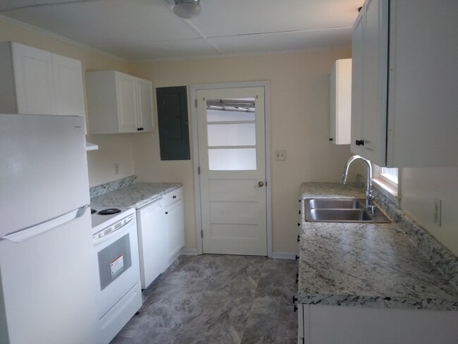 Building Photo - 2100 Opal St