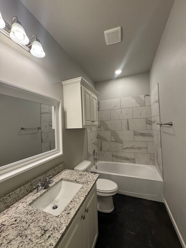 Building Photo - Located in Beacon Pointe!!! New developmen...