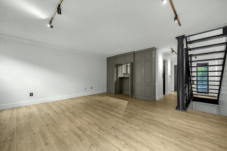 Building Photo - 992 Neil Ave