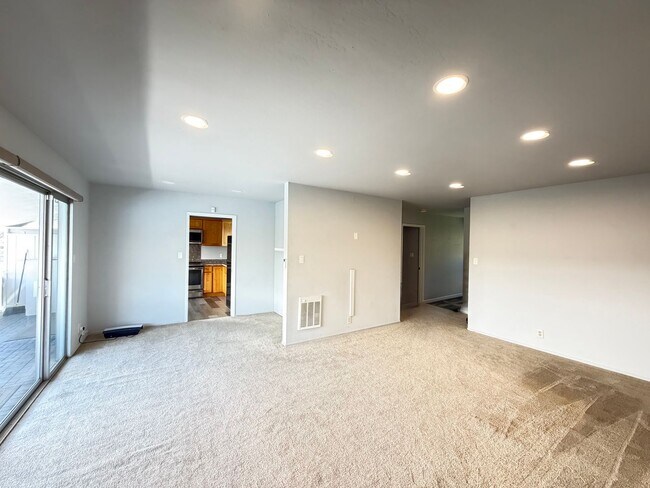 Building Photo - 339 Broadway