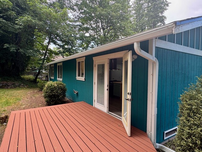 Building Photo - East Bremerton rambler with huge fenced yard...now available