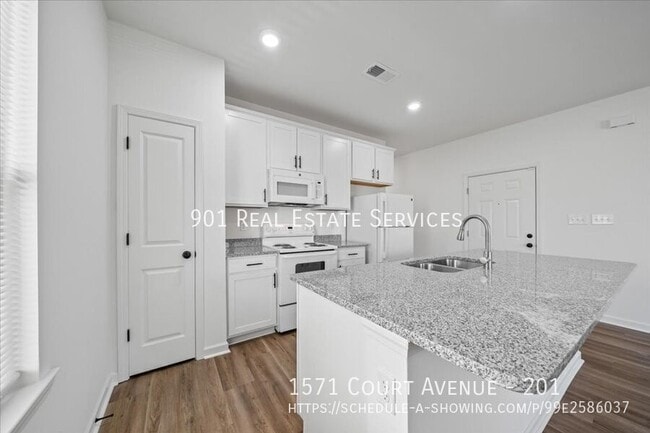 Building Photo - 1571 Court Ave