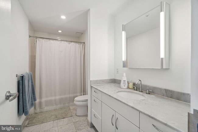 Building Photo - 219 S 18th St