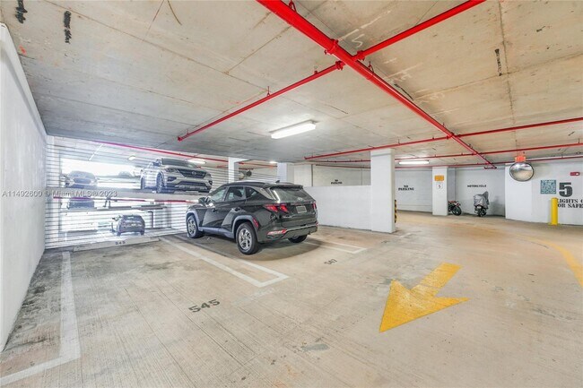 Building Photo - 1800 N Bayshore Dr