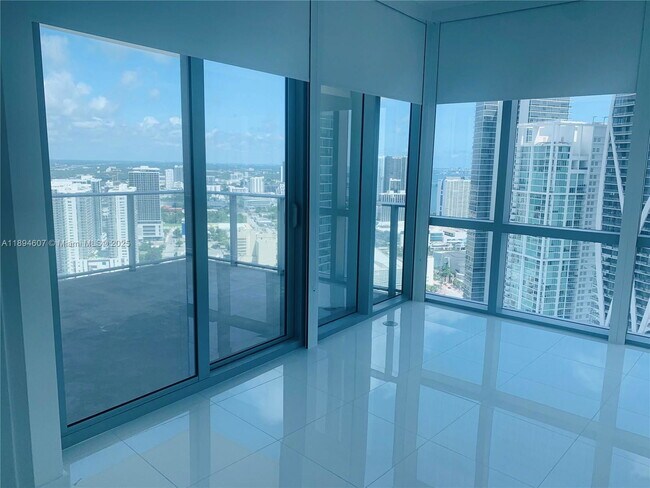 Building Photo - 851 NE 1st Ave