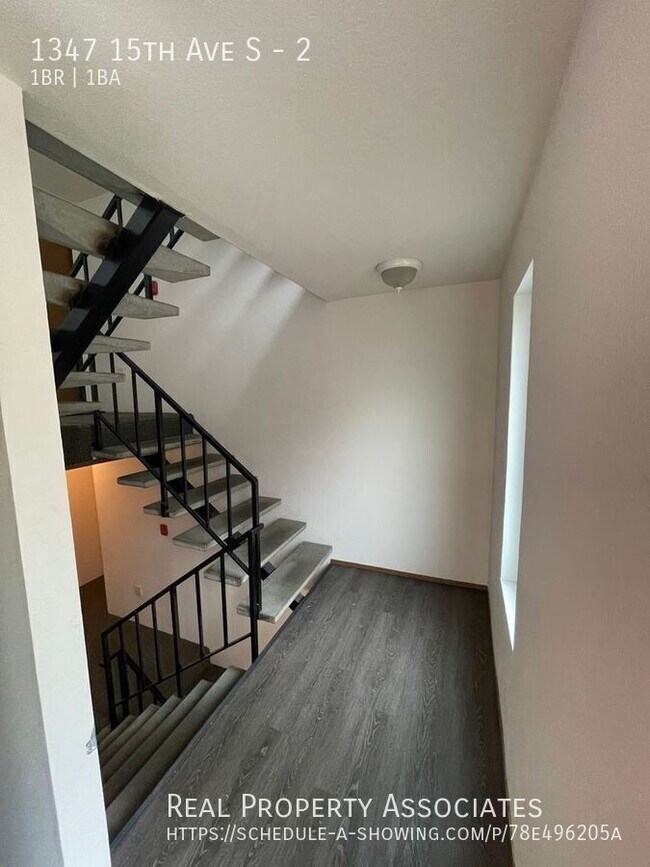 Building Photo - 1347 15th Ave S