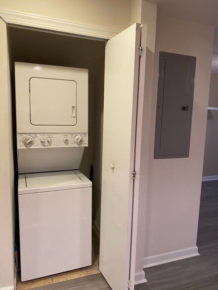 Building Photo - 735 Walnut St