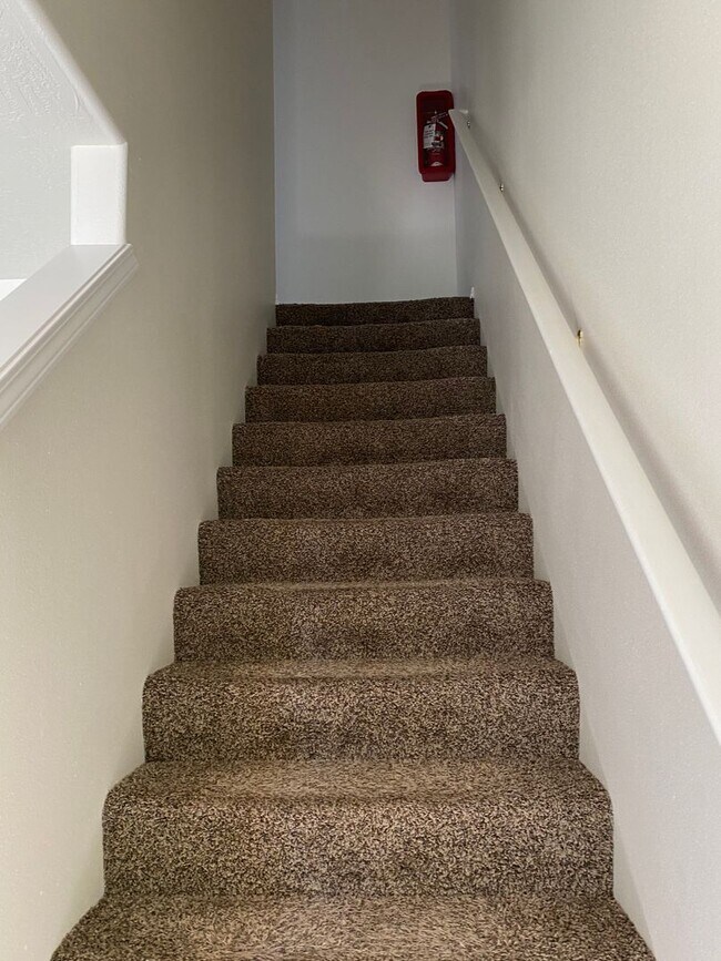 Building Photo - Hidden Gardens Townhome