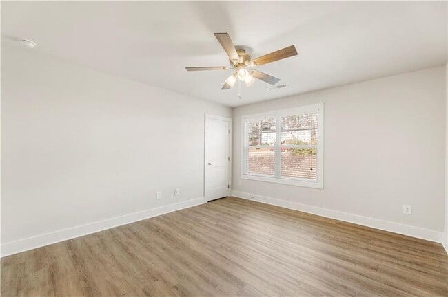 Building Photo - 3 bedroom/2.5 bath Like New in Forsyth Cou...