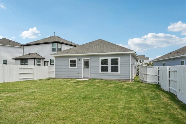 Building Photo - 125 Honeybee Ln