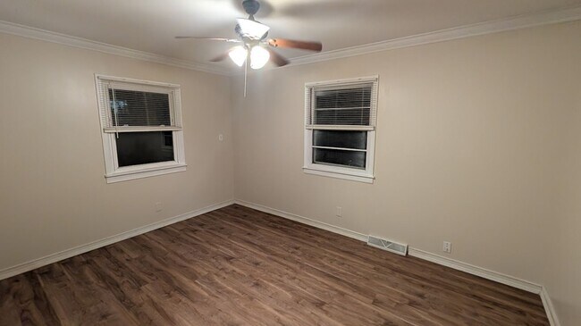 Building Photo - 2 bedroom 1 bath home near Lake Julian in Arden, convenient location, Year-long lease $1600 a month.