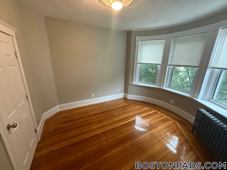 Building Photo - 62 Fayston St