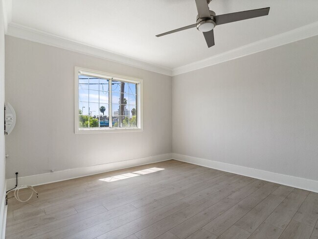 Interior Photo - 338 - 350 E. 7th St.