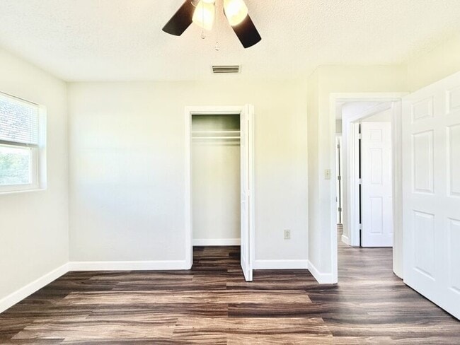 Building Photo - 1221 Jewel Ave