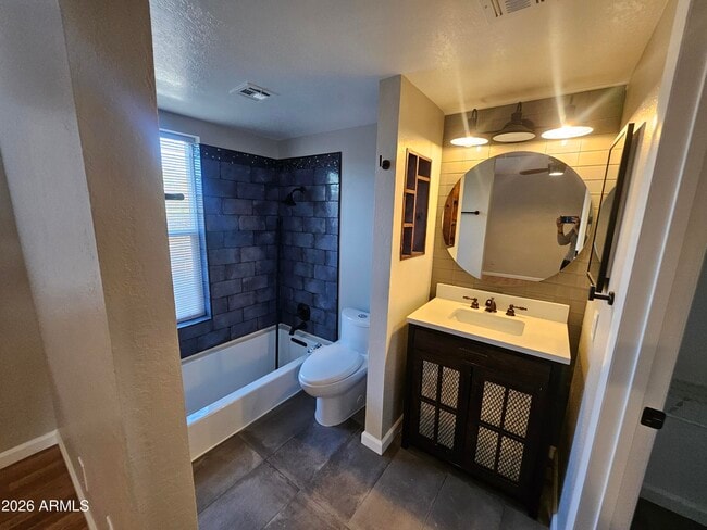 Building Photo - 1320 W Pecos Ave