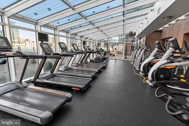 Building Photo - 100 Harborview Dr