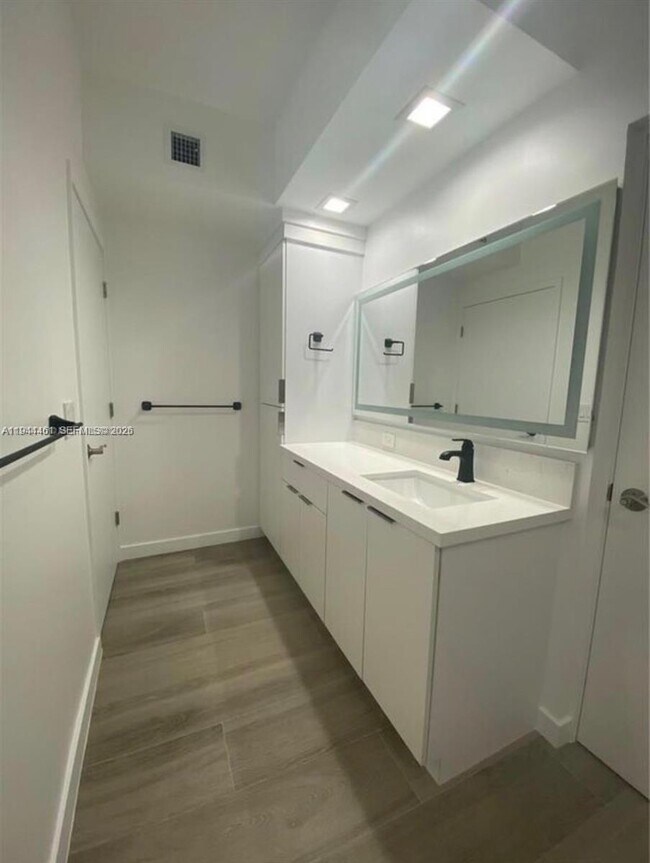 Building Photo - 3105 NE 184th St