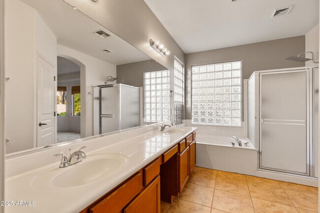 Building Photo - 474 W Seagull Dr