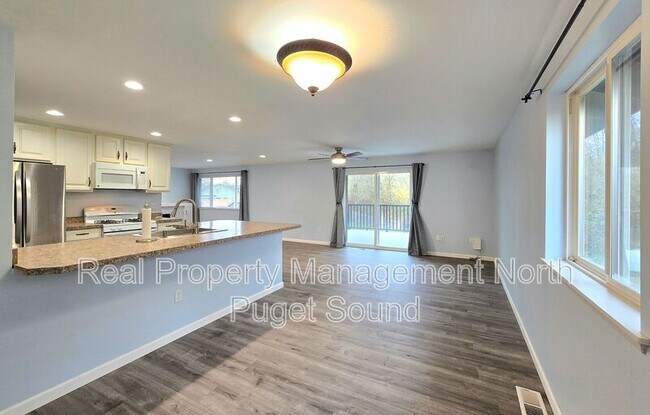 Building Photo - 8711 70th Dr NE