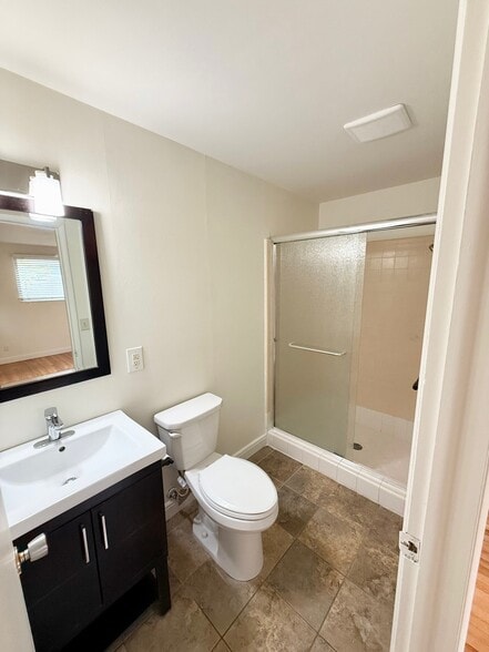 Building Photo - 6884 Bellavista Dr