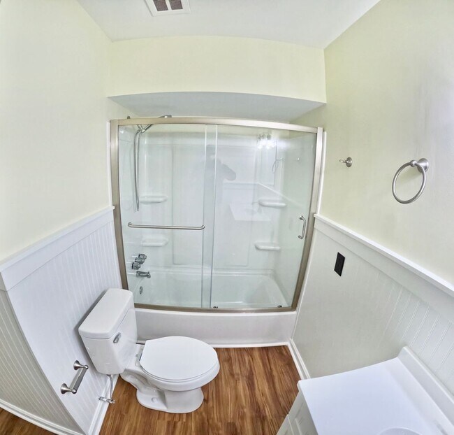 Building Photo - Beautiful 3 Bed 2 Bath Home Located In Greensboro