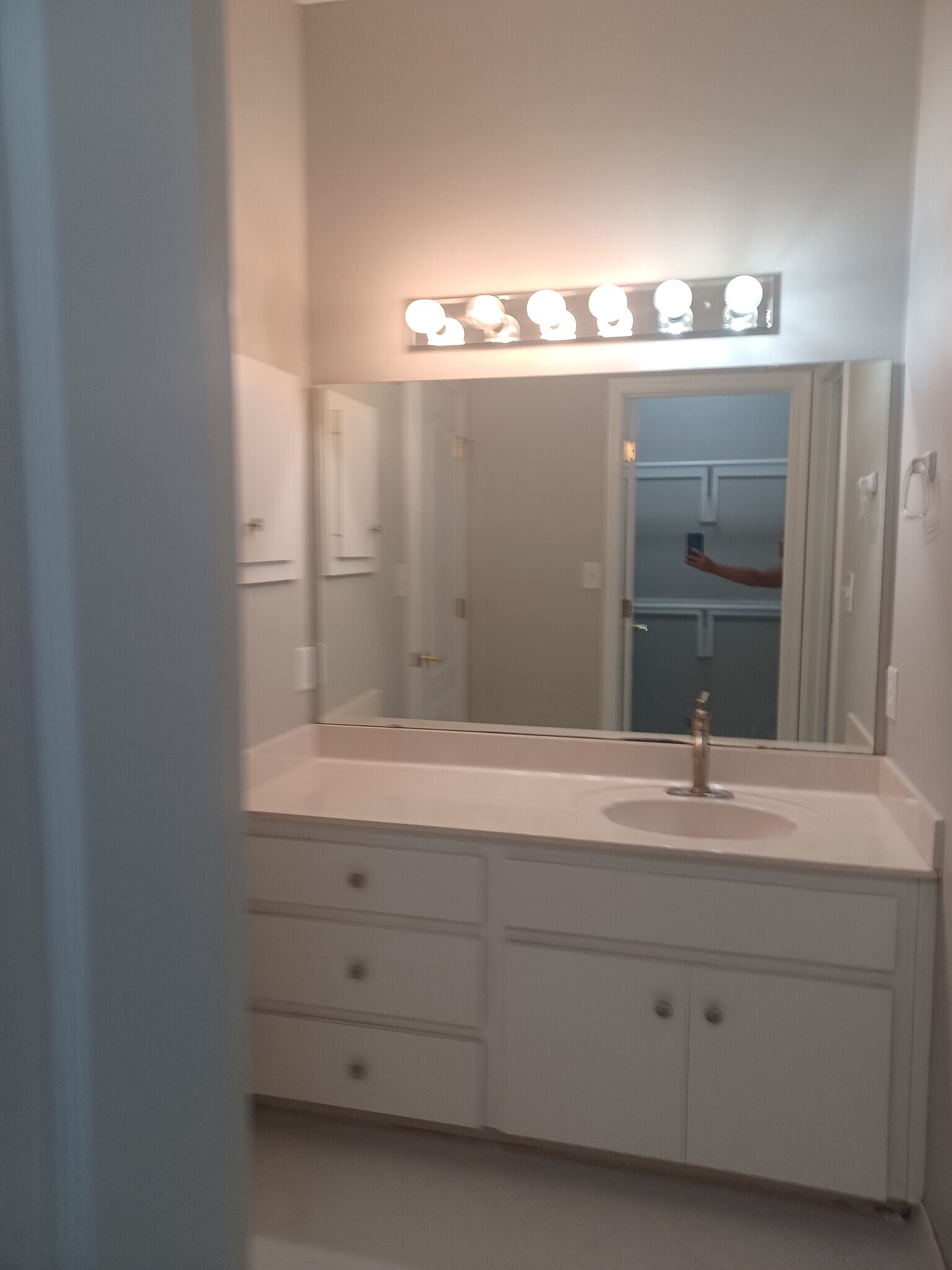 Building Photo - 2250 Candlewood Ln E