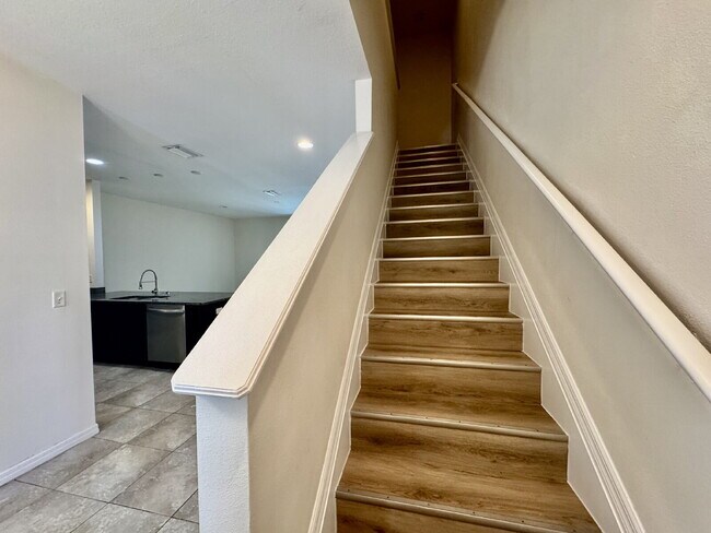 Building Photo - Charming 3-Bedroom Rental Home with amazin...