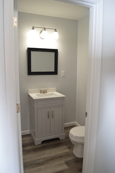 Bathroom - 800 S Diamond St