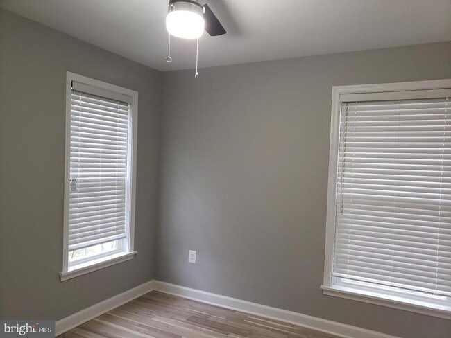 Building Photo - 2510 S Walter Reed Dr