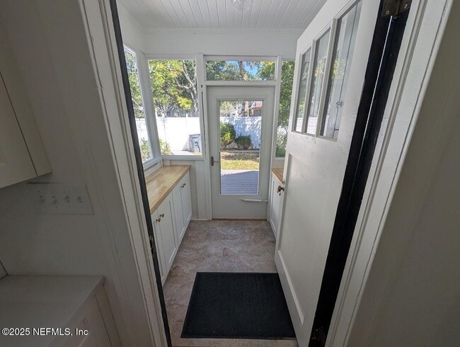Building Photo - 1429 Azalea Dr