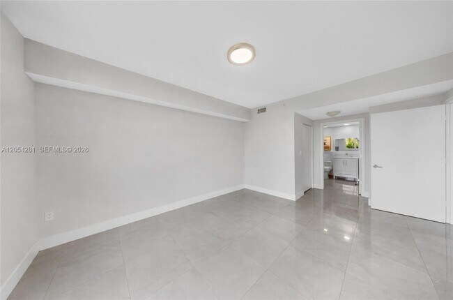 Building Photo - 2775 NE 187th St
