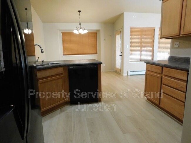 Building Photo - 1213 E Carolina Ave