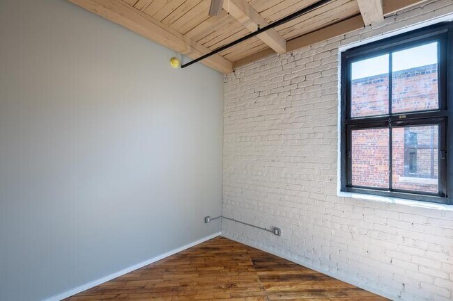 Building Photo - 116 N 4th St