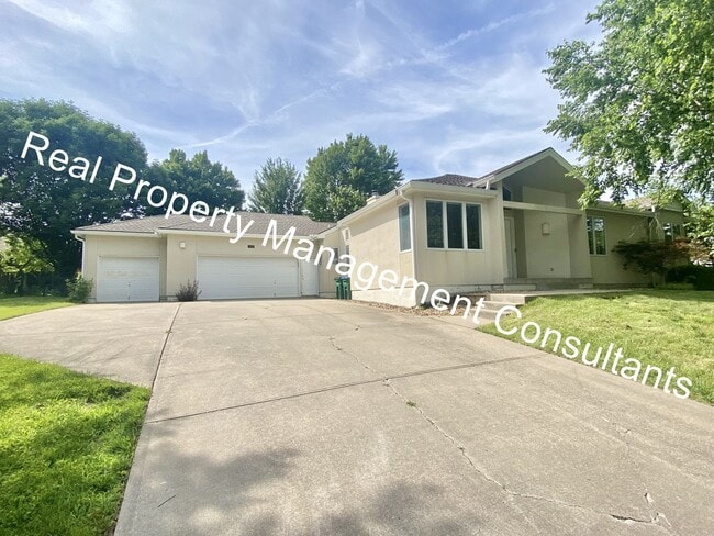 Building Photo - $1000 Move In Incentive on Lake Winnebago 3 Bedroom Home