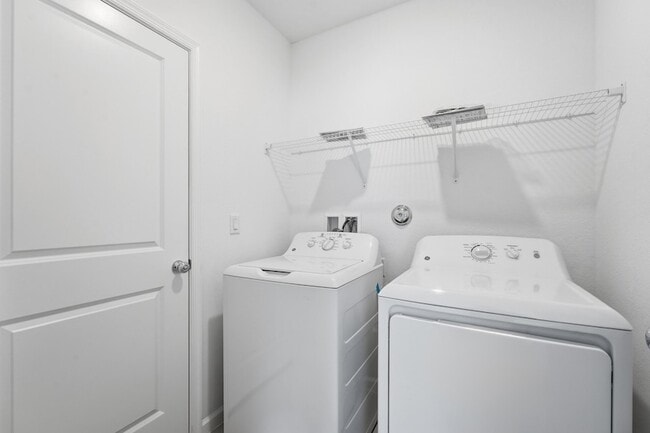 Building Photo - 10436 NW Suncrest Lp