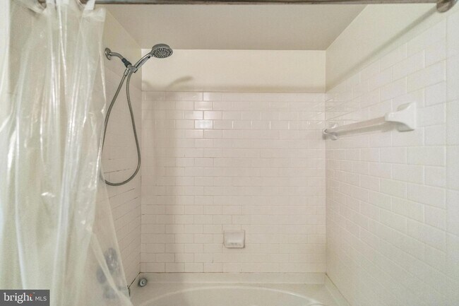 Building Photo - 2451 Midtown Ave