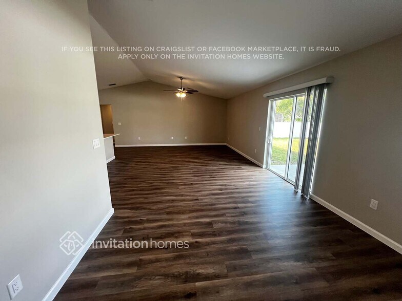 Building Photo - 1109 SW Khan Dr