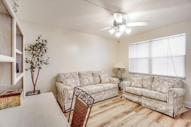 Building Photo - 3951 Via Poinciana