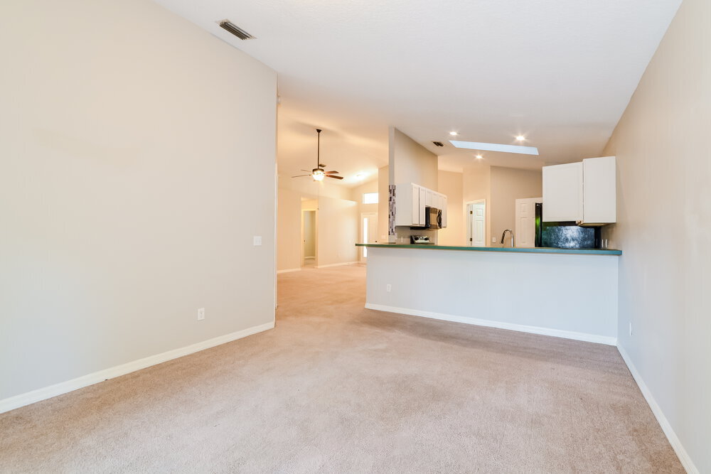 Building Photo - 343 S Lancelot Ave