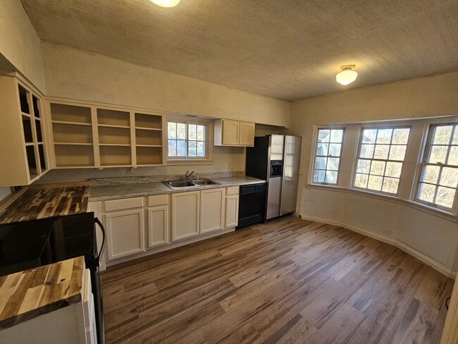 Building Photo - 9 Goldmont St