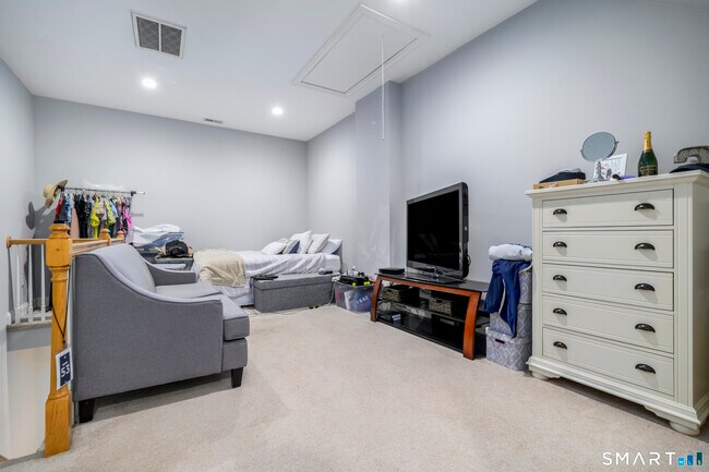 Building Photo - 85 Camp Ave