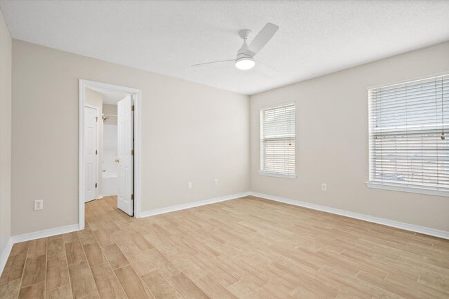 Building Photo - HEART OF DAPHNE LISTING!